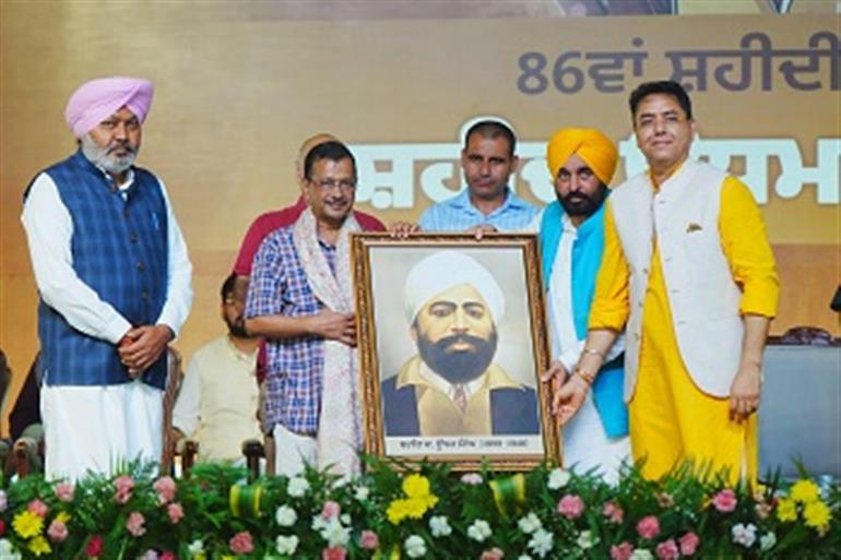 Maan & Kejrilwal vow to further realize dreams of Martyrs