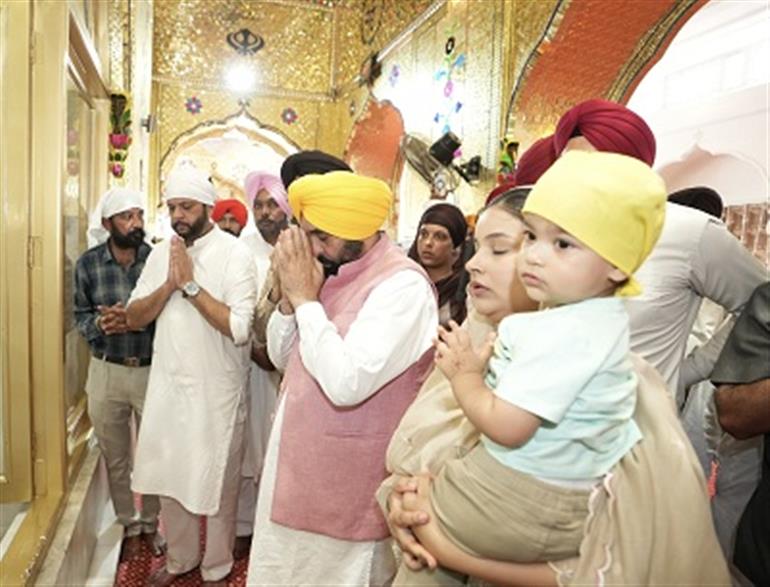 CM Pays Obeisance at Gurudwara Sri Katalgarh Sahib
