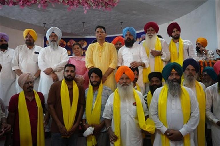 Dozens of Local Leaders, Sarpanches, and Panchayats Join AAP in Tarn Taran