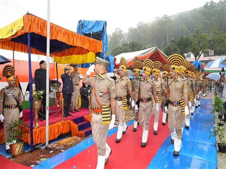 Himachal : CM hoists national flag at Sarkaghat on State-level Independence Day