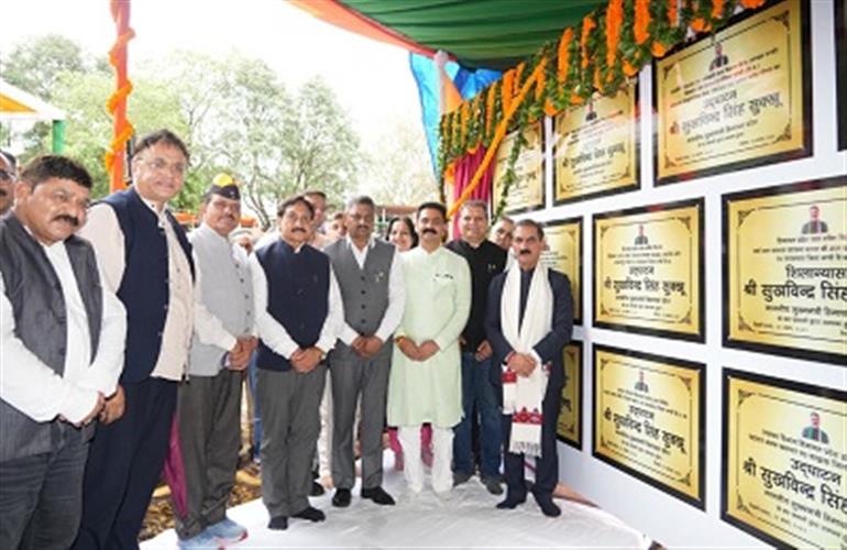Himachal : CM dedicates 33 development projects worth Rs. 216 crore in Mandi