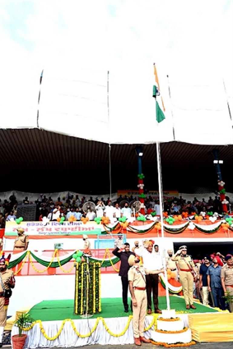 Barinder Goyal hoists Tricolour in Bathinda, Honours freedom fighters & war widows