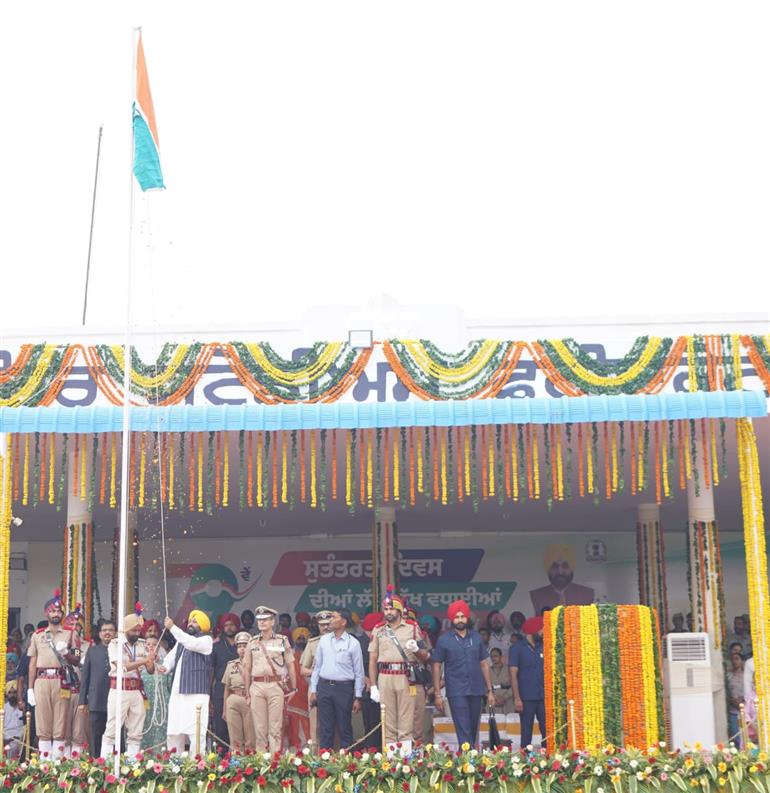 CM Mann unfurls National Tri-Colour at state level Independence day function at Faridkot