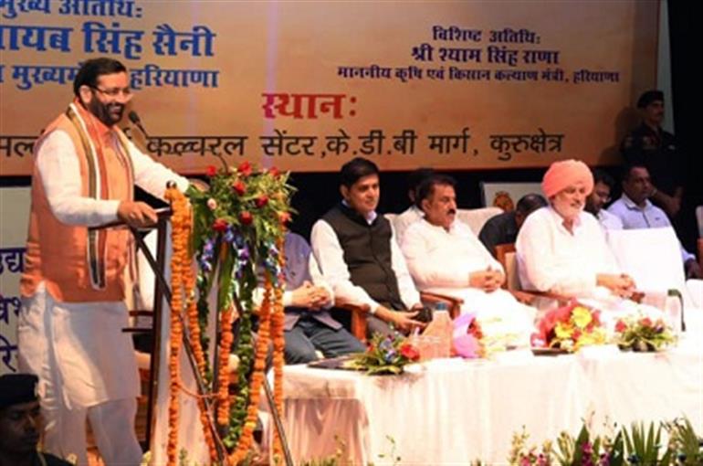 CM announces to include Honey under the Bhavantar Bharpai Yojana