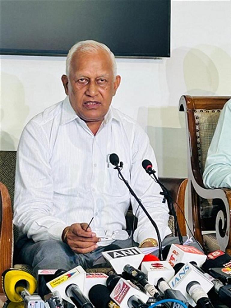 Cabinet minister Goyal reviews flood situation in affected districts, calls up DC&39;s 