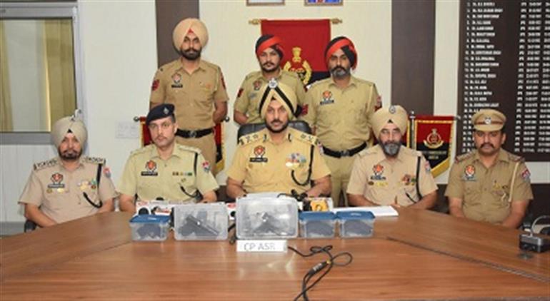 Cross border arms smuggling racket busted ; One held with 5 Glock Pistols