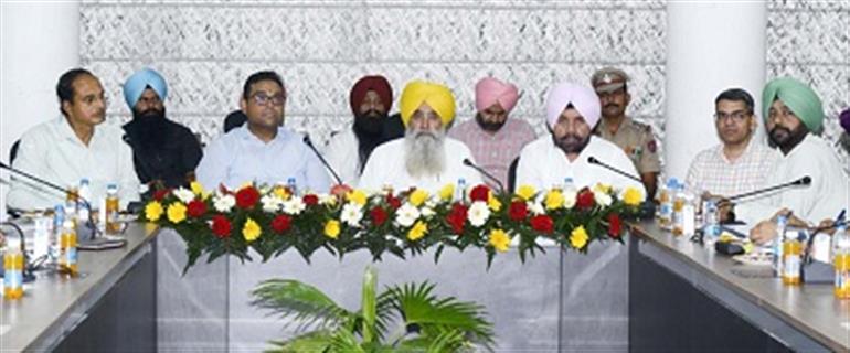 Khudian reviews preparedness for procurement with Agriculture, Food Supply & Mandi Board officials