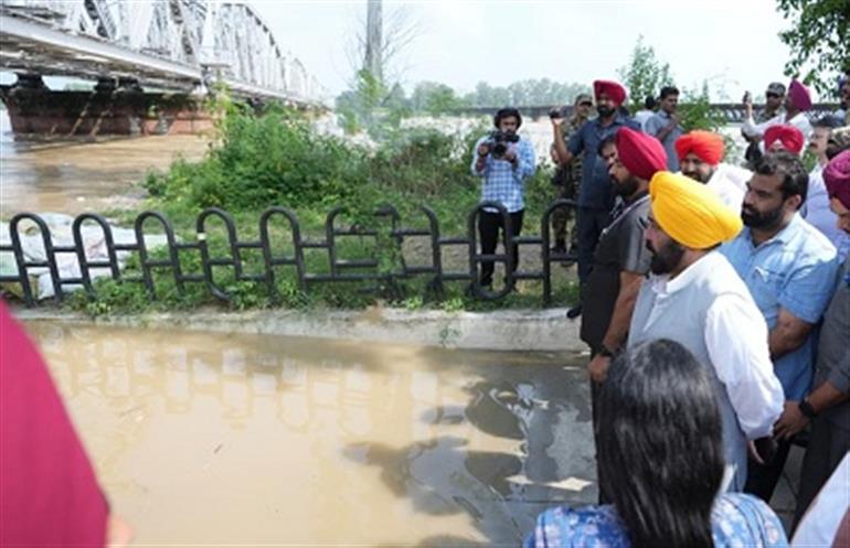 Further intensify the pace of relief & rescue measures in flood affected areas : CM to officers