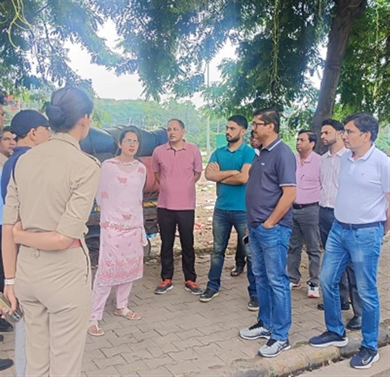 PMDA CEO inspects Panchkula city, directs removal of encroachments along roads within 3 days