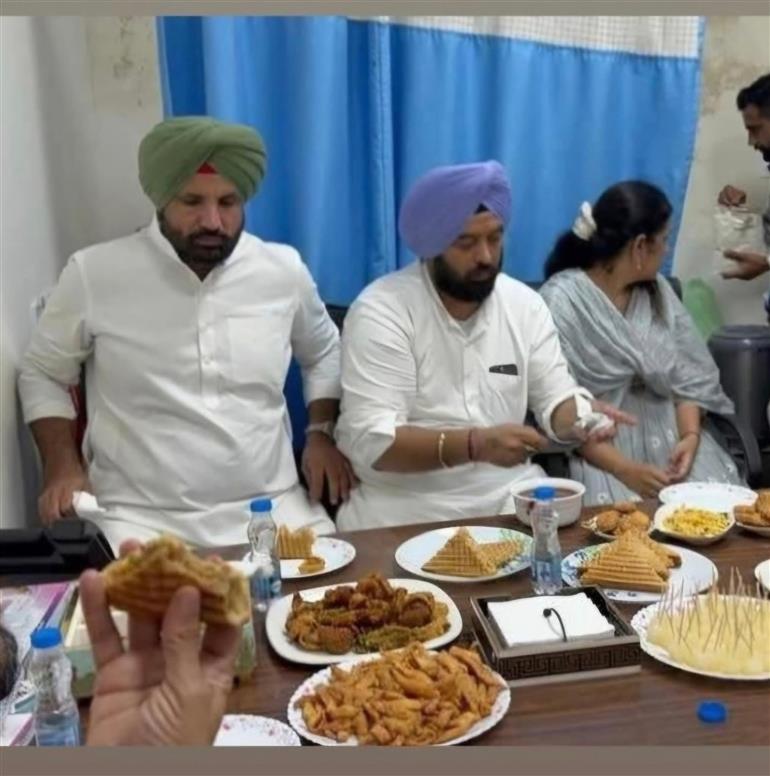 Controversy over serving snacks to Warring during his visit to flood-affected area!