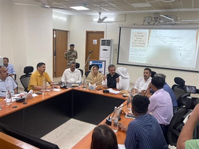 Himachal : CM reviews situation, directs to expedite relief and rescue operations