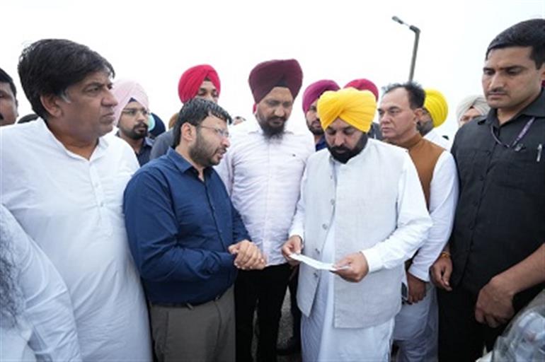 Humanitarian Gesture by cabinet minister Dr. Ravjot, doneted one year salary to CM relief fund