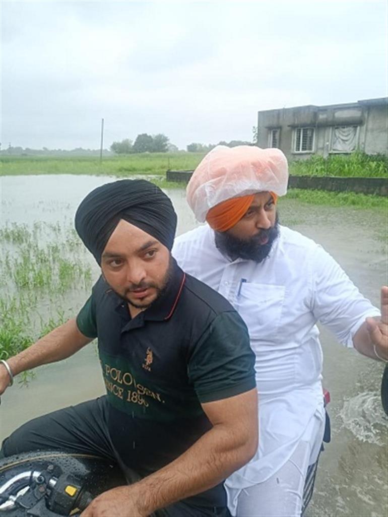 Bains braves rains to reach out people in distress