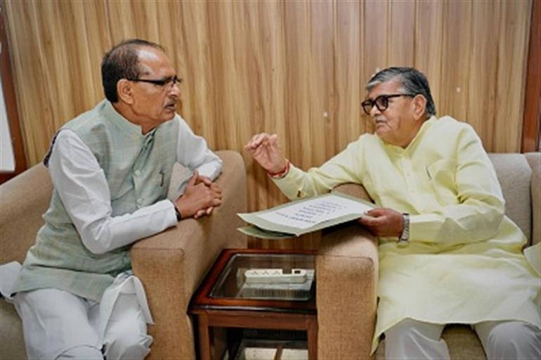 Punjab Governor Submits Flood Report of Five Districts; Briefs Union Agriculture Minister on Ground Realities