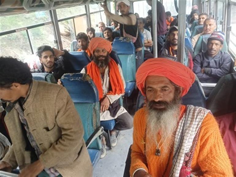 Himachal : Govt launches massive rescue operation to evacuate Manimahesh Yatra Pilgrims