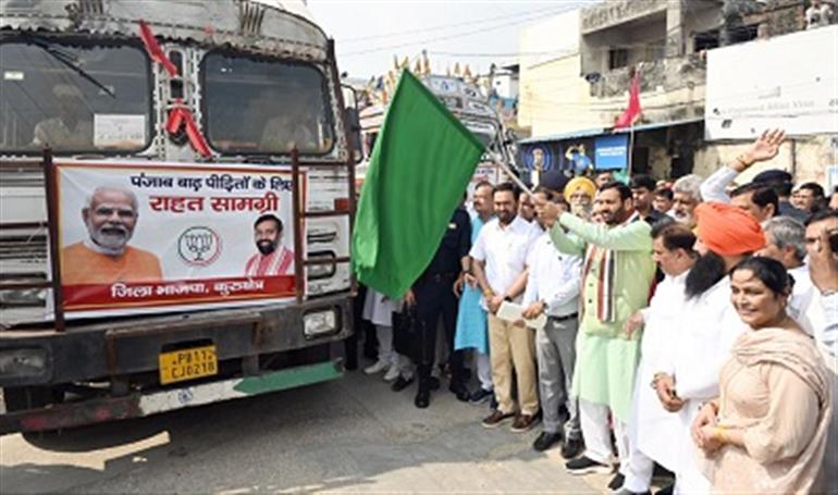 CM Saini flags off 20 relief material trucks from Pipli grain market for Punjab
