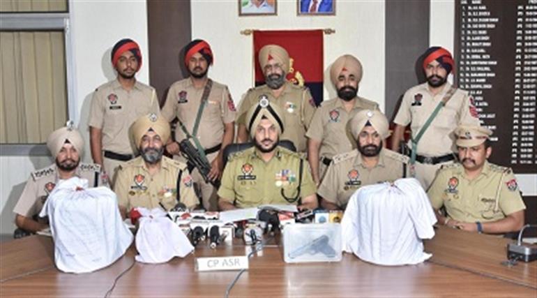  Father-Son among four held with 12kg Heroin on Gursewak&39;s statement; Total haul reaches 20kg
