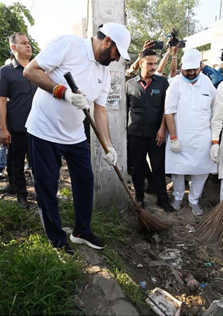 Gurugram must achieve No. one ranking in cleanliness with public participation - CM