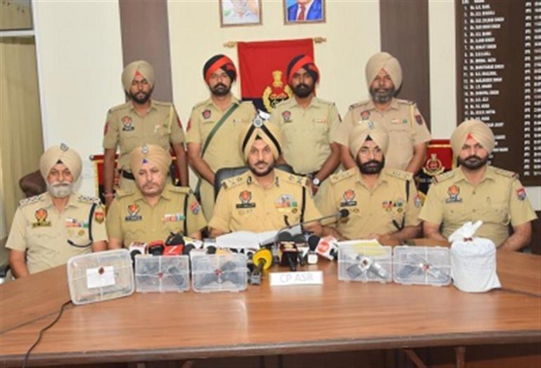 Kingpin of arms smuggling module among six held with 6 weapons, 5.75L Hawala money