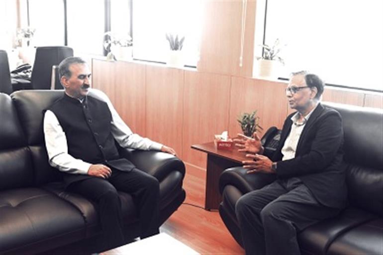 Himachal : CM calls on Chairman of 16th Finance Commission, urges for continuation of RDG
