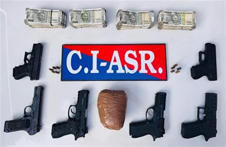 Cross-Border smuggling racket busted in Amritsar; Five held with Six pistols, 1kg Heroin and 6L drug money