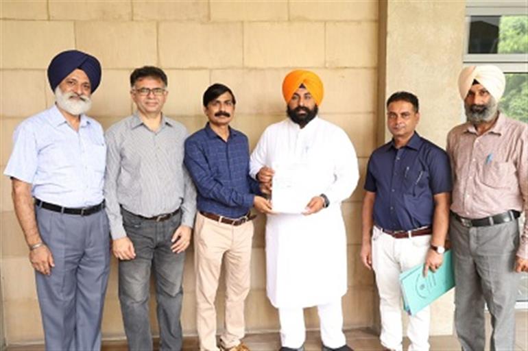 Gurdaspur university raises 3.5Lakh for flood relief