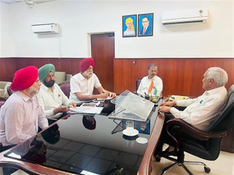 Expedite rivers breach plugging works, Instructs Goyal
