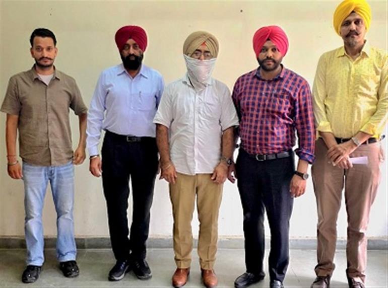 VB nabs ASI red-handed accepting Rs 5000 bribe