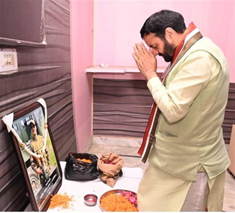 Saini pays tribute to martyred soldiers Narendra Singh Sindhu and Pankaj Rana