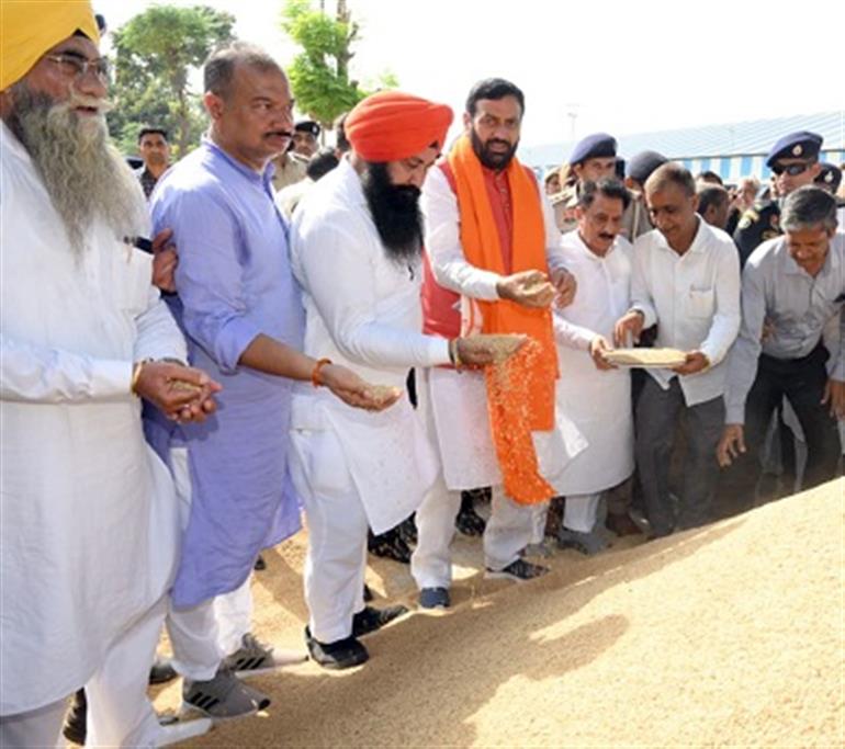 CM Saini starts paddy procurement process from Ladwa