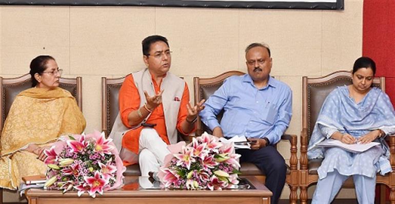 Aman Arora brings ease to renewable energy sector with single point of contact solution & whatsapp helpline