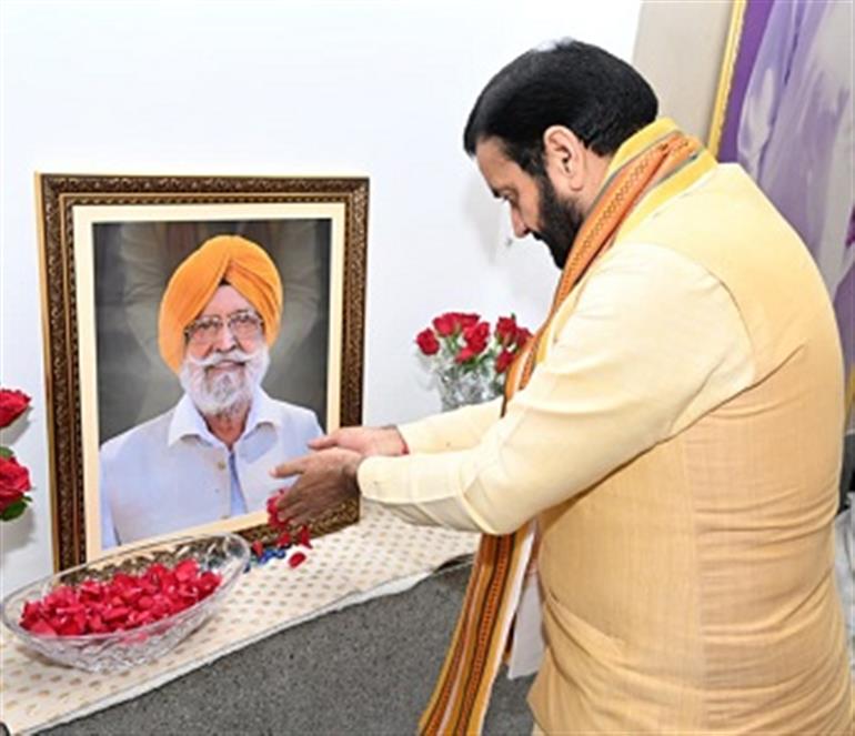 Haryana CM expresses condolences on the demise of Harmel Tohra