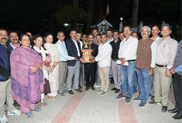 Himachal : Contribution towards CM Relief Fund