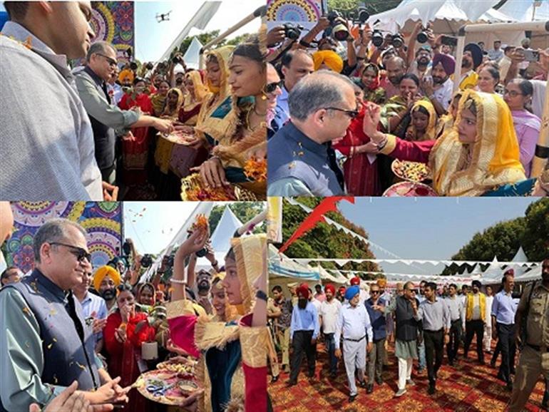 Cabinet Minister Sanjeev Arora inaugurates Saras Mela-2025
