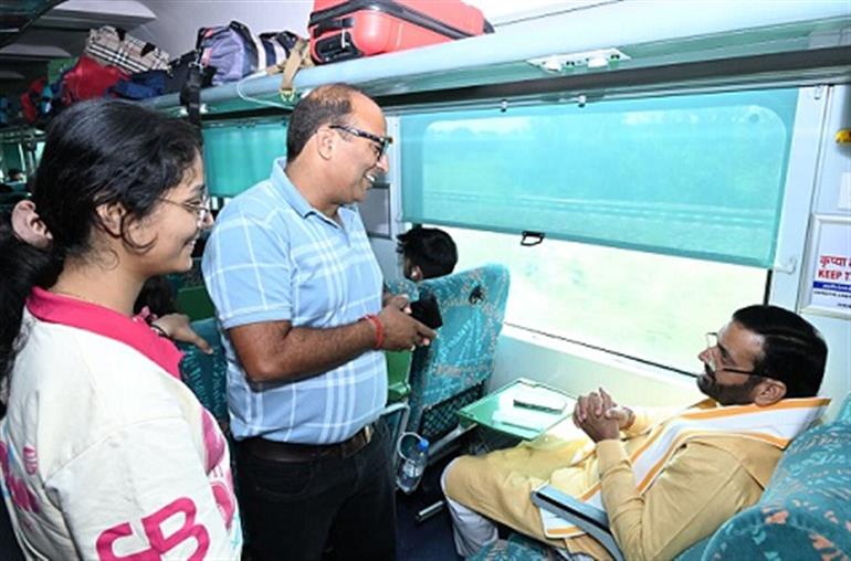 CM Saini departs from Chandigarh to Delhi by Shatabdi Express, interacts with media in train