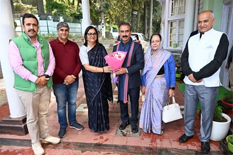 Himachal : Congress in-charge Rajni Patil met CM at Oak Over