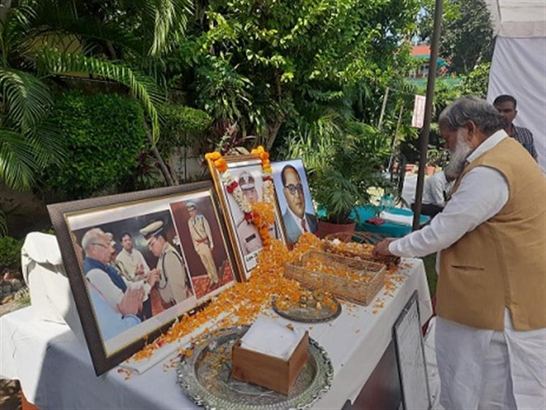 Anil Vij Offers Prayers for the Peace of L. IPS Officer Y. Puran Kumar’s Soul