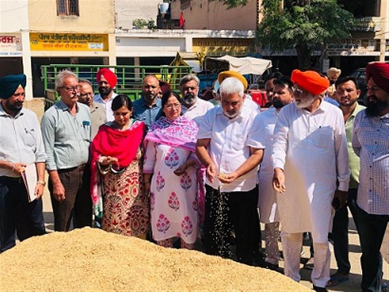 Central Teams to Visit Punjab Mandis to Assess Effect of Rains on Grain: Kataruchak