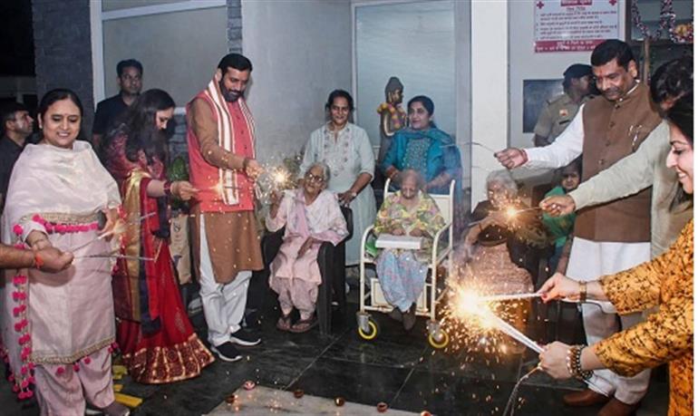 CM Saini celebrates deepotsav with elderly at Old Age Home