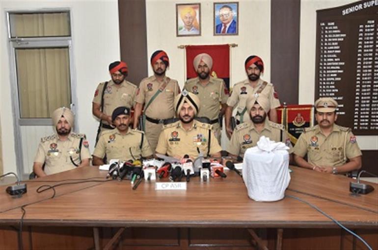Cross-Border narcotics smuggling module busted in Amritsar; Drug kingpin held with 5kg Heroin