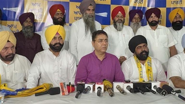 Congress Leader and Independent Candidate Harpal Singh Joins AAP in Tarn Taran