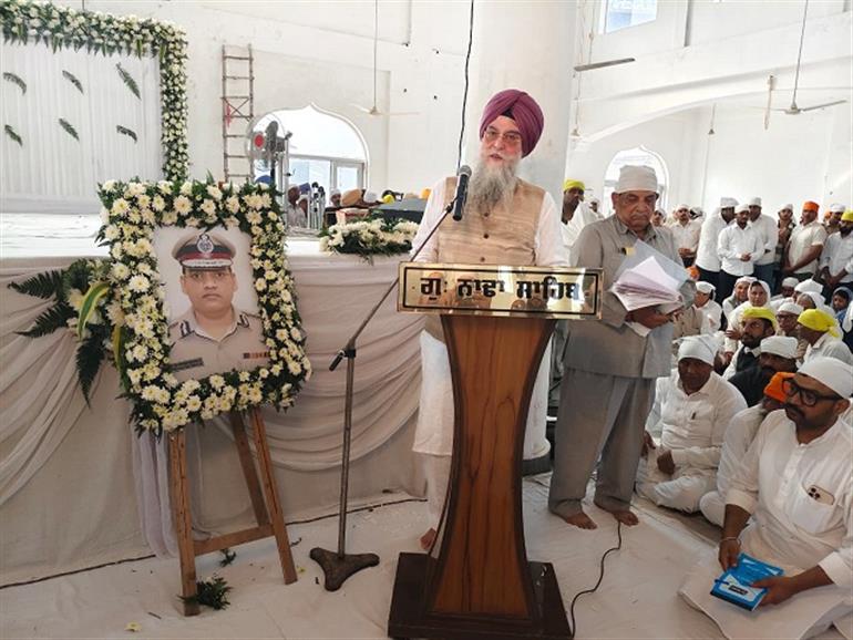 Speaker pays tribute at the &39;Antim Ardas&39; of late Y. Puran Kumar IPS