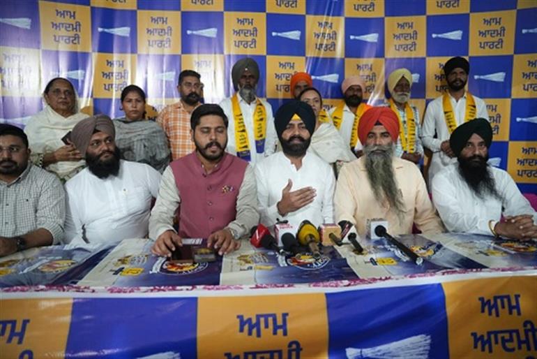 Dozens of Families Leave Congress to Join AAP in Tarn Taran