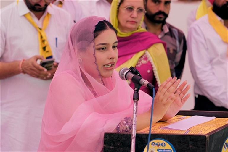 CM Mann’s wife joins election campaign, makes a special appeal to women