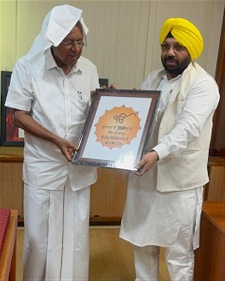 Harbhajan ETO calls on Kerala CM Pinarayi Vijayan