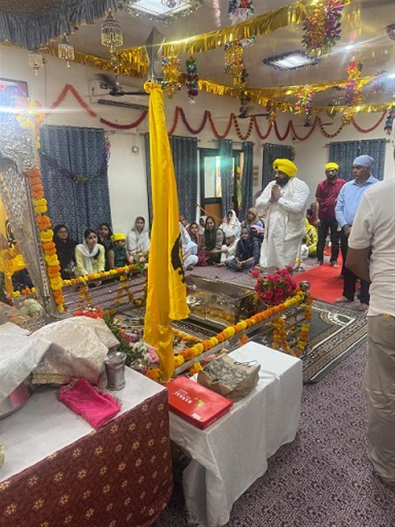 Harbhajan ETO pays obeisance at gurudwara in Thiruvananthapuram