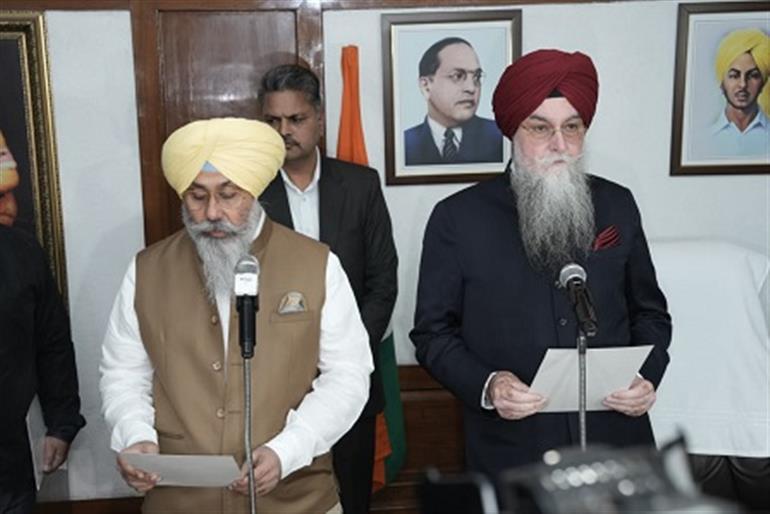 Punjab VS Speaker administers oath to newly elected MLA Harmeet Sandhu