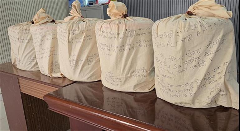 Kapurthala based notorious smuggler held with 50kg Heroin in Ferozepur