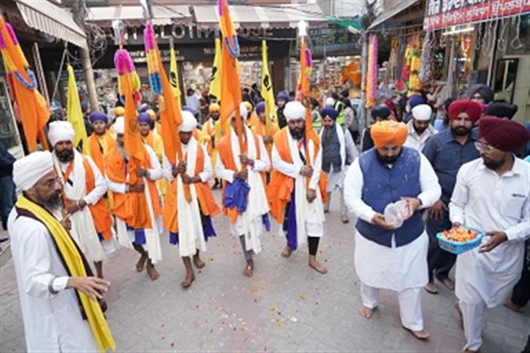 Nagar Kirtan Welcomed by Bains & Kang at Sri Anandpur Sahib