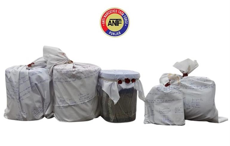 Tarn Taran based drug smuggler held from Kharar; 5kg Heroin, 1.6Kg ICE & 6.5L drug money recovered